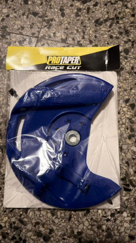 Imagen ilustrativa de CUBRE DISCO VARIOS COLORES (ROJO/AZUL/BLANCO/NEGRO)